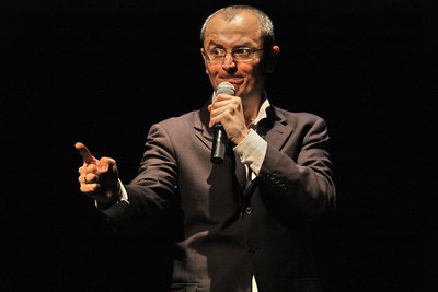 Stand-up četrtek: kupiš prej, plačaš manj!