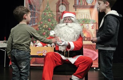 Rudi in praznične kremšnite + obisk Božička 23/12/17 <em>Foto: Manny</em>