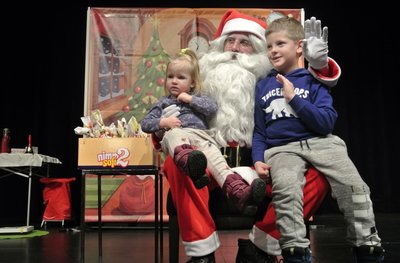 Rudi in praznične kremšnite + obisk Božička 23/12/17 <em>Foto: Manny</em>