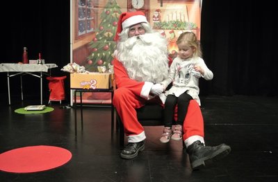 Rudi in praznične kremšnite + obisk Božička 23/12/17 <em>Foto: Manny</em>