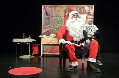 Rudi in praznične kremšnite + obisk Božička 23/12/17 <em>Foto: Manny</em>