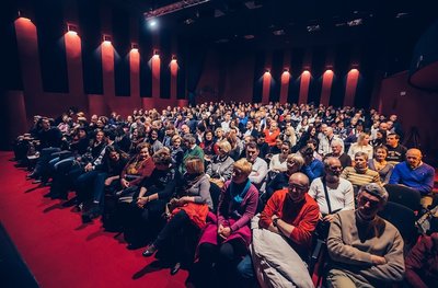 Jamski človek z rekordom za zaljubljence <em>Foto: Marko Delbello Ocepek</em>